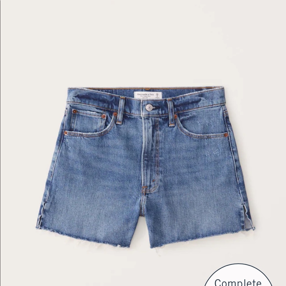 Abercrombie & Fitch high rise 4 inch mom short in medium wash